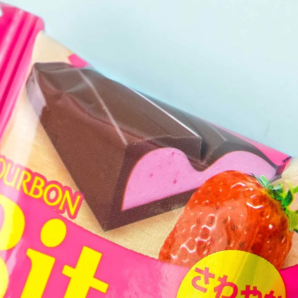 Bourbon Bit Crunch Chocolate - Strawberry