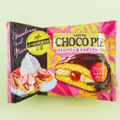 Lotte Choco Pie - Strawberry & Macadamia