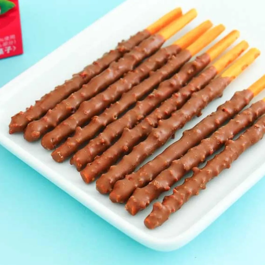 Pocky Biscuit Sticks - Berry Chocolate